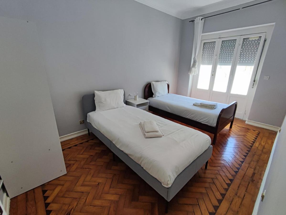 Lisbon Traditional T2 With Balcony In Damaia, Lisbon 阿马多拉 外观 照片
