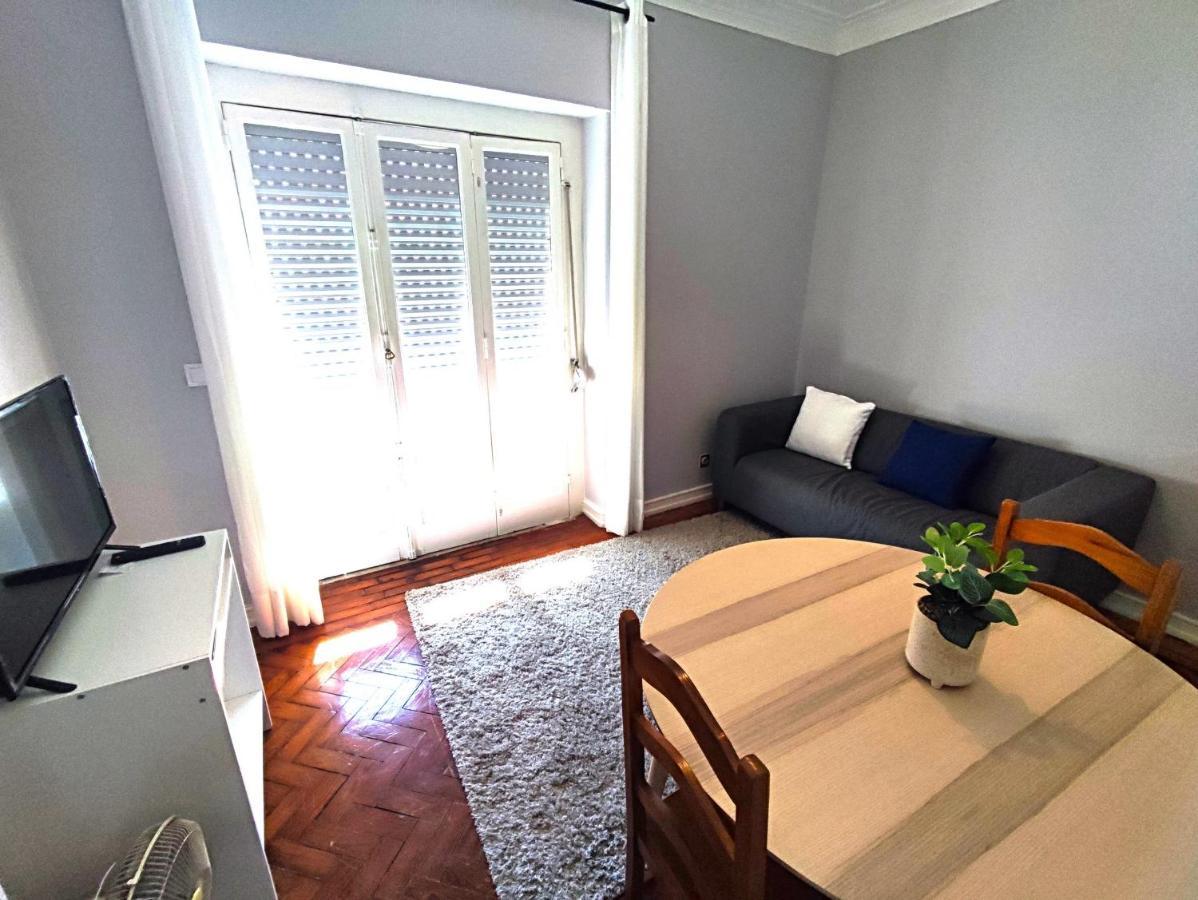 Lisbon Traditional T2 With Balcony In Damaia, Lisbon 阿马多拉 外观 照片